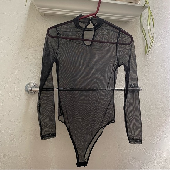 Charlotte Russe Tops - CHARLOTTE RUSSE MESH KEYHOLE BODYSUIT